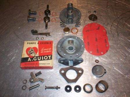 pompe_a_essence_Guiot_.jpg