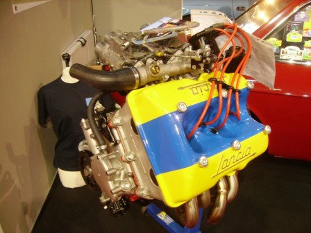 Moteur_V4_Lancia_Fulvia__2_.JPG