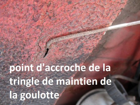 Positionnement_et_maintien_goulotte_de_reservoir__2_.JPG